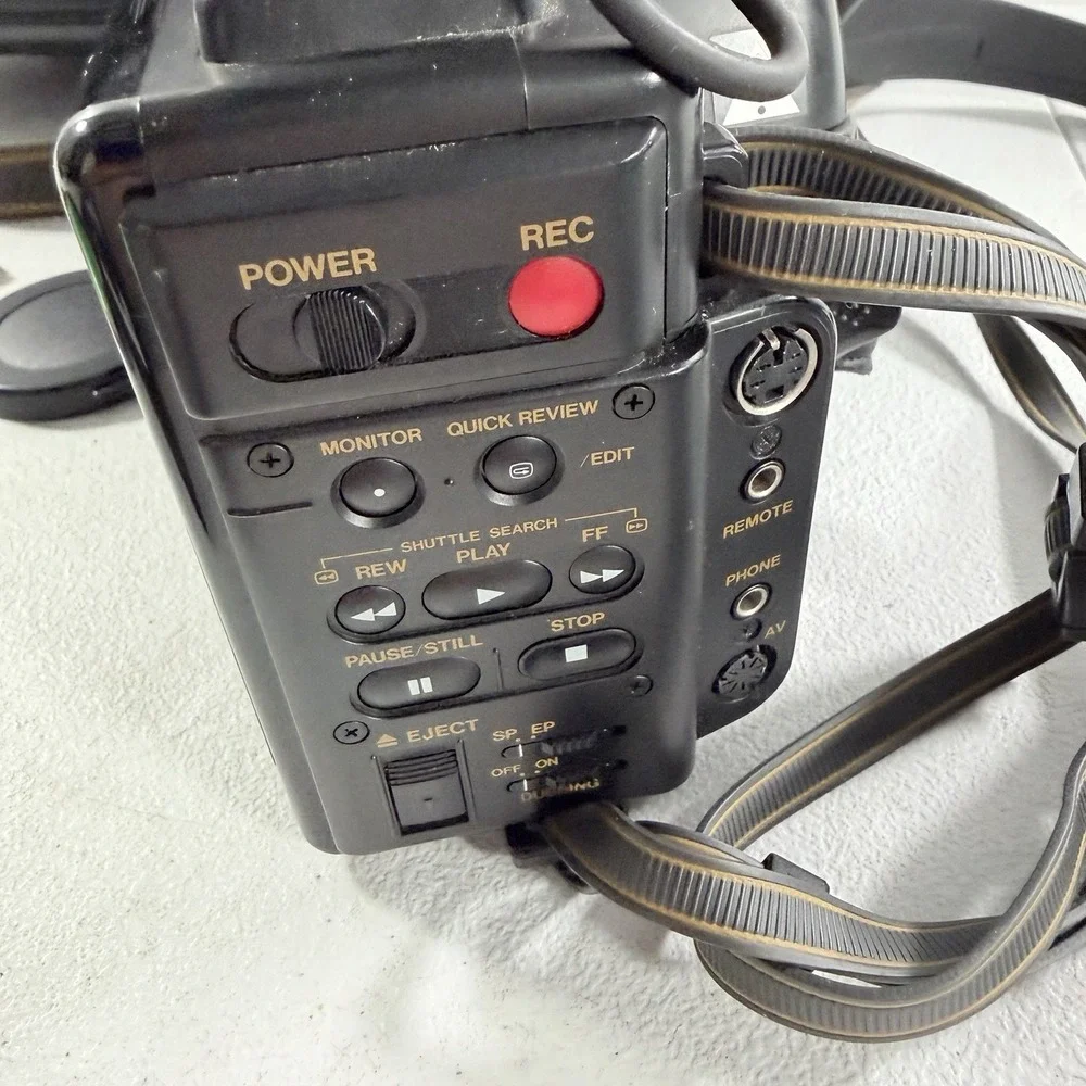 JVC‎ GR-S55U S-VHS  VHSC Camcorder Video Camera W/ Hard Case POWERS ON READ